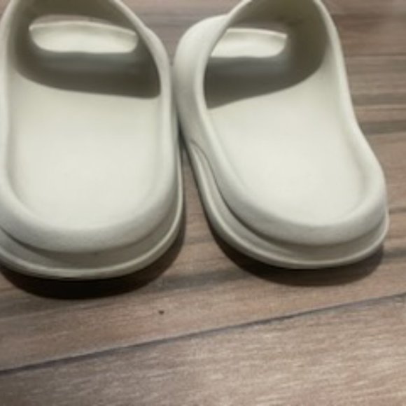 Adidas X yeezy slide main image 6